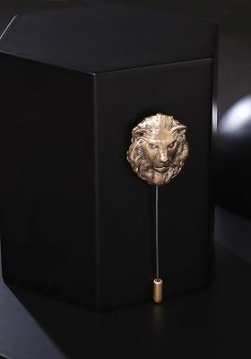 Men Antique Gold Toned Stone Studded The Lion King Shaped Lapel Pin