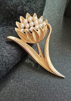 Artificial Beads Detail Floral Brooch