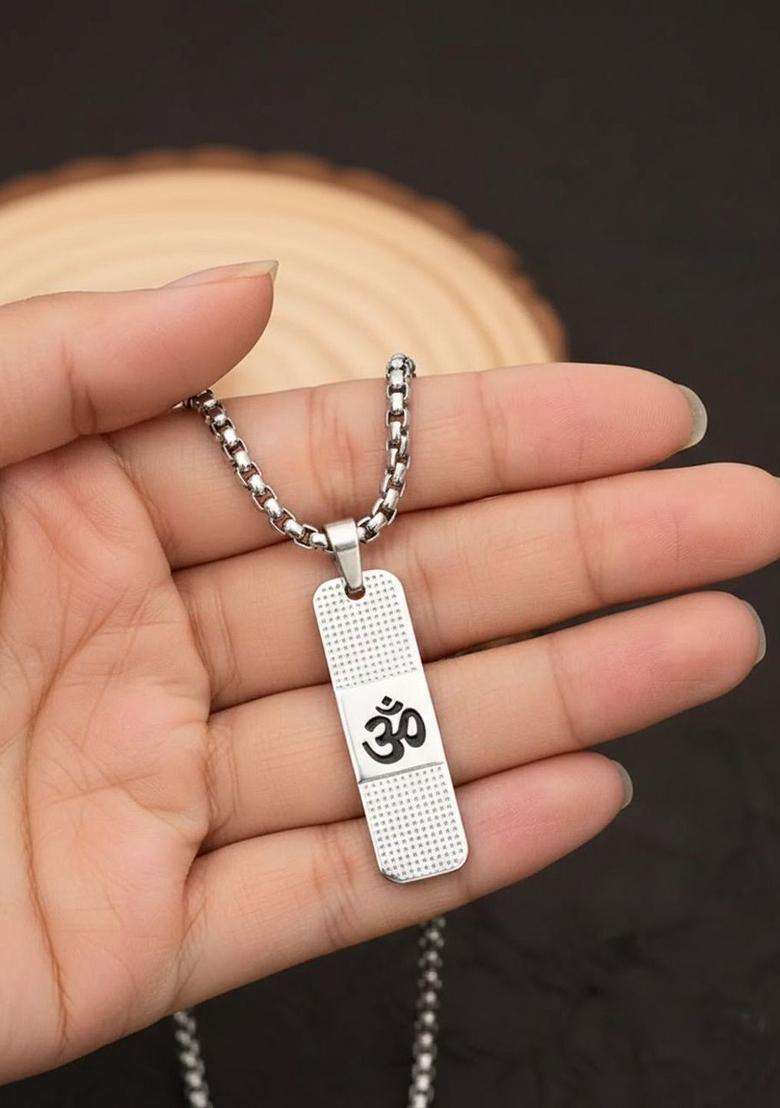 Geometric Shaped Temple Pendant with Chain for Men & Women | Traditional Temple Jewellery for Wedding & Festive Wear | Festive Gift - Indya