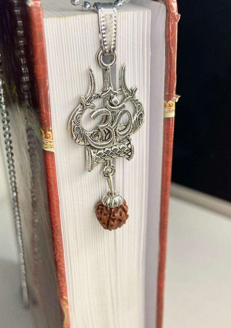 Geometric Pendants with Chains for Men & Women | Traditional Temple Jewellery for Wedding & Festive Wear | Festive Gift - Indya