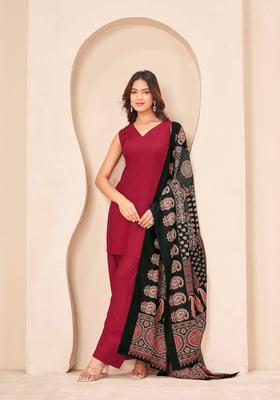 Maroon Solid Viscose Kurta Set