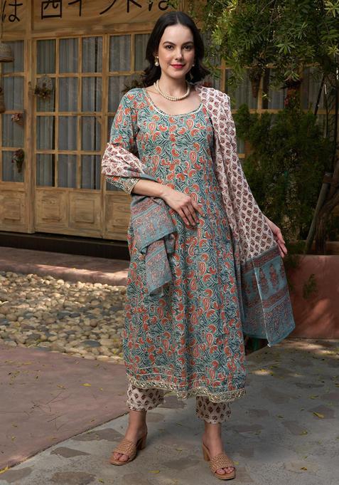 Green Floral Print Cotton Kurta Set — view on Indya