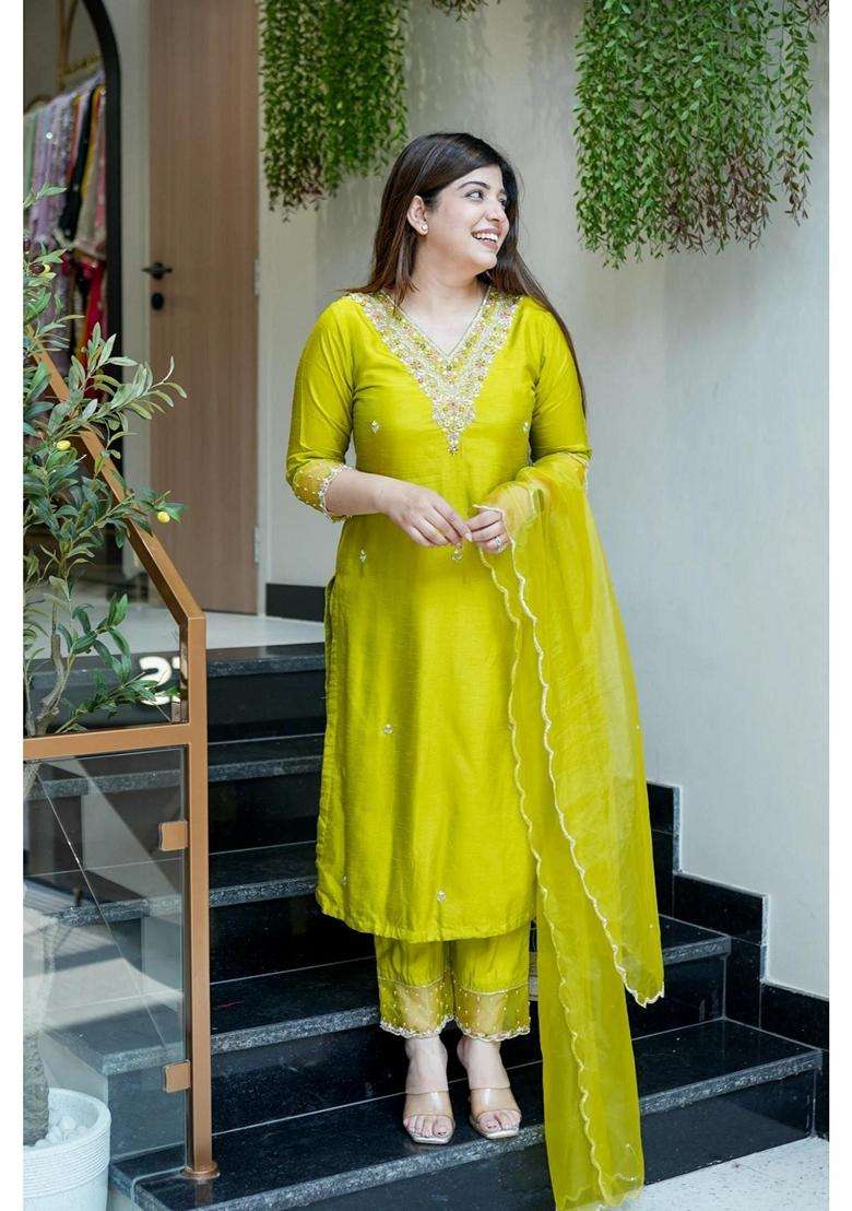 Green Embroidery Chanderi Kurta Set - Indya