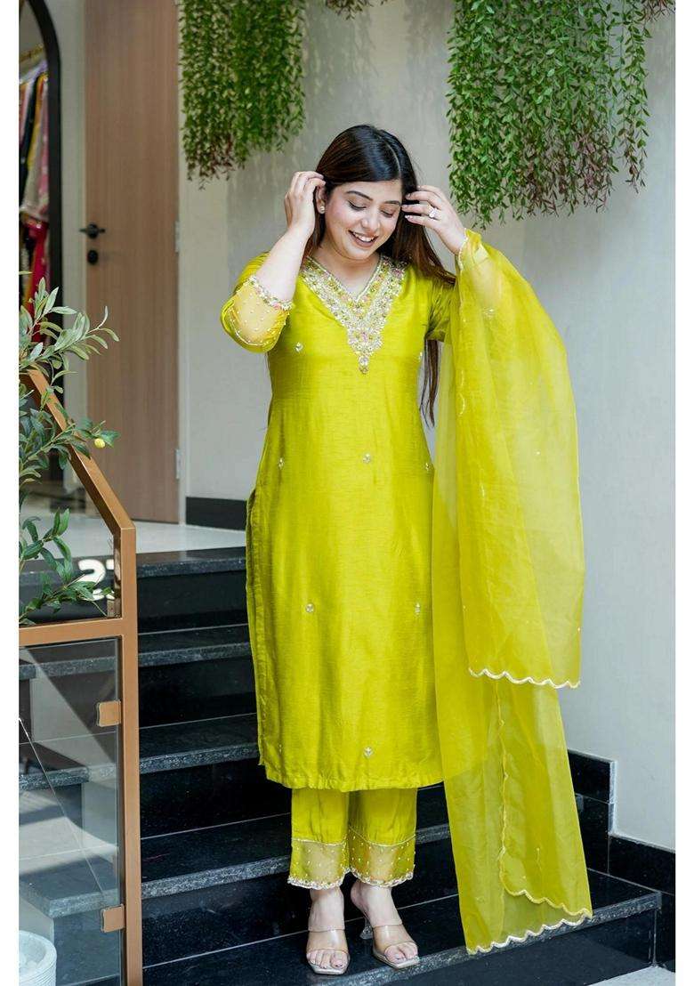 Green Embroidery Chanderi Kurta Set - Indya