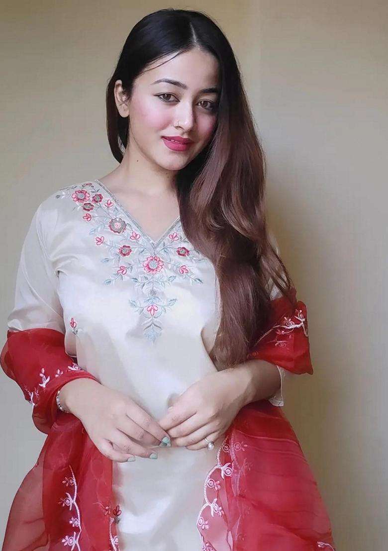 Off White Embroidery Cotton Kurta Set - Indya