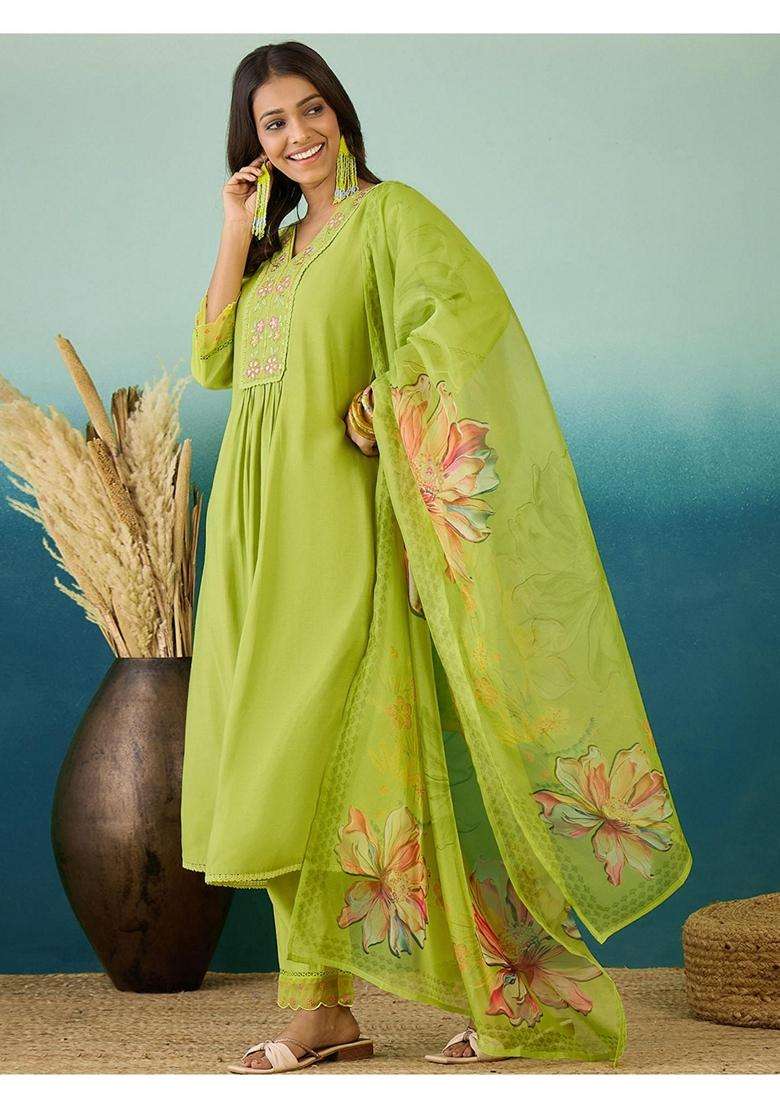 Green Embroidery Silk Blend Kurta Set - Indya