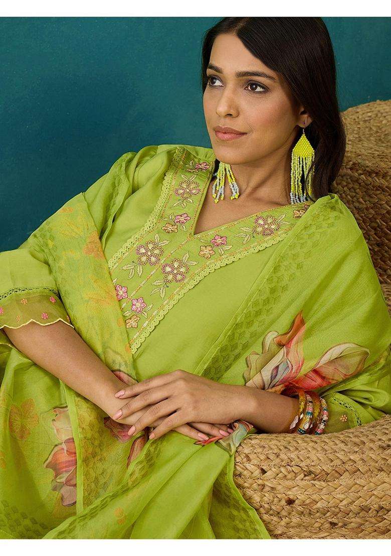 Green Embroidery Silk Blend Kurta Set - Indya