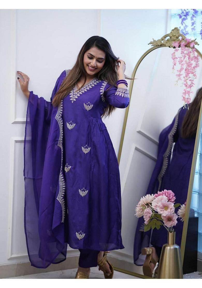 Blue Embroidery Chanderi Kurta Set - Indya