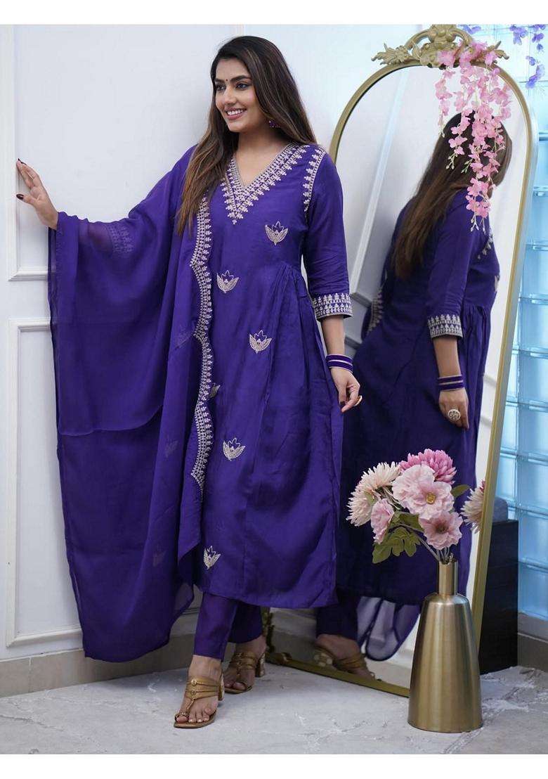 Blue Embroidery Chanderi Kurta Set - Indya