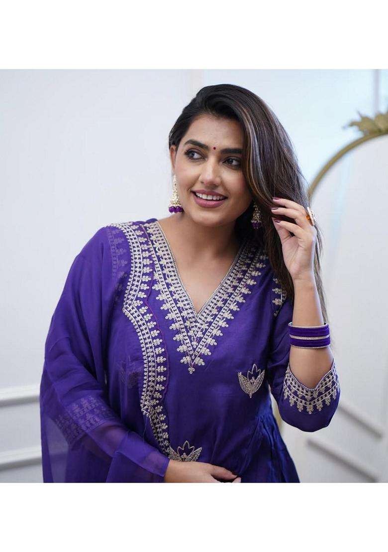 Blue Embroidery Chanderi Kurta Set - Indya