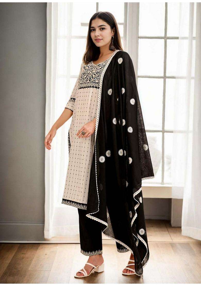 Off White Embroidery Cotton Kurta Set - Indya