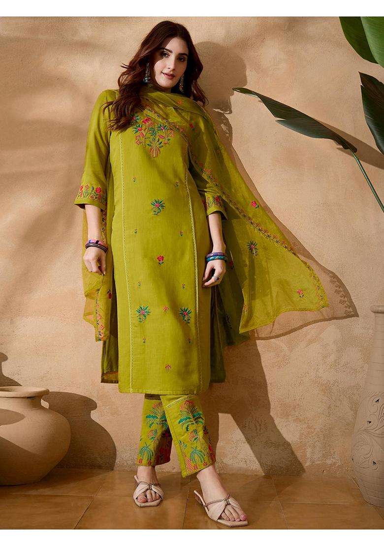 Green Embroidery Silk Blend Kurta Set - Indya
