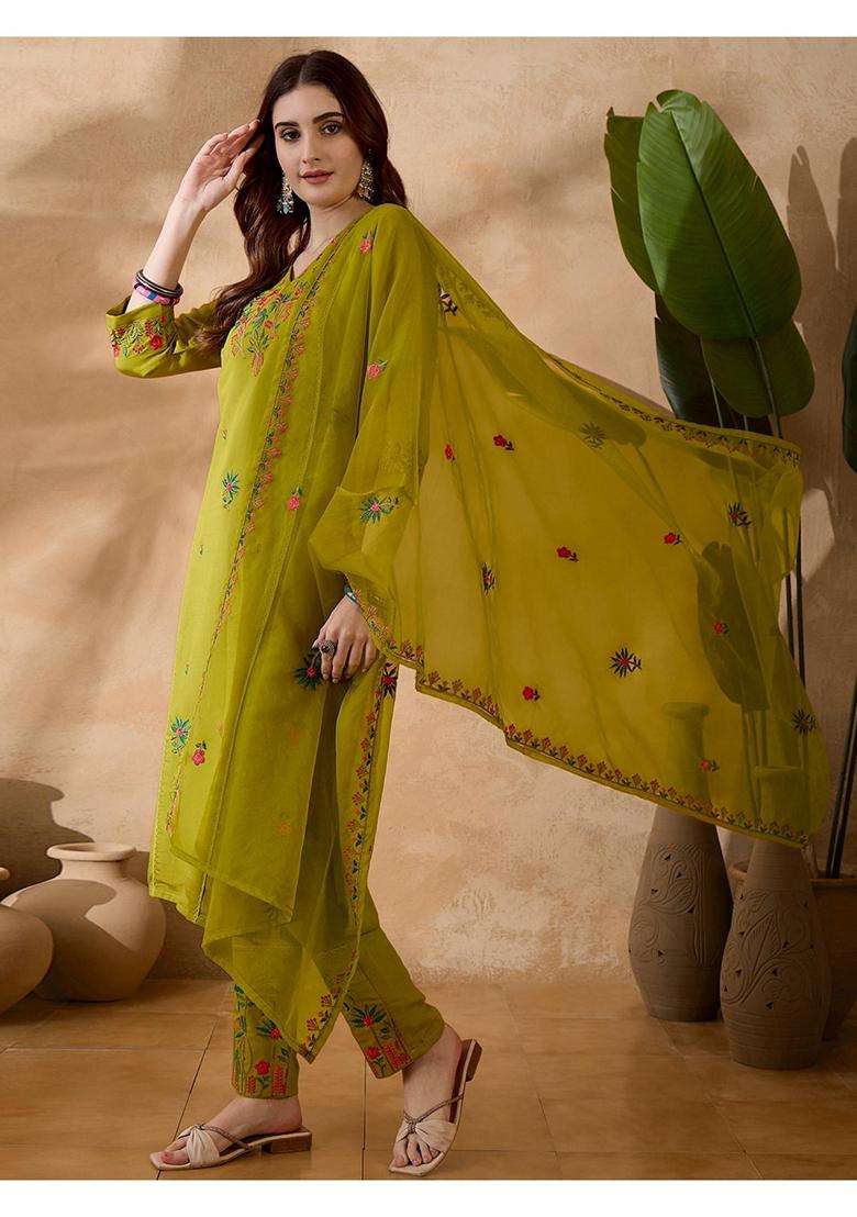 Green Embroidery Silk Blend Kurta Set - Indya