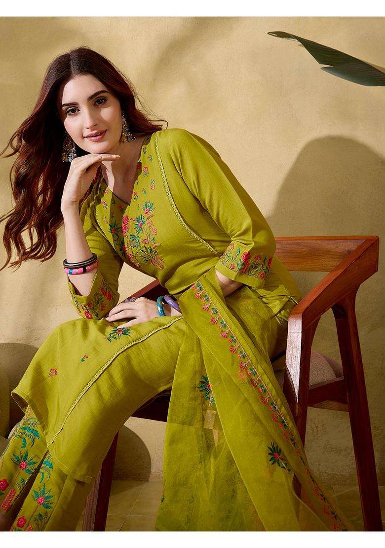 Green Embroidery Silk Blend Kurta Set - Indya