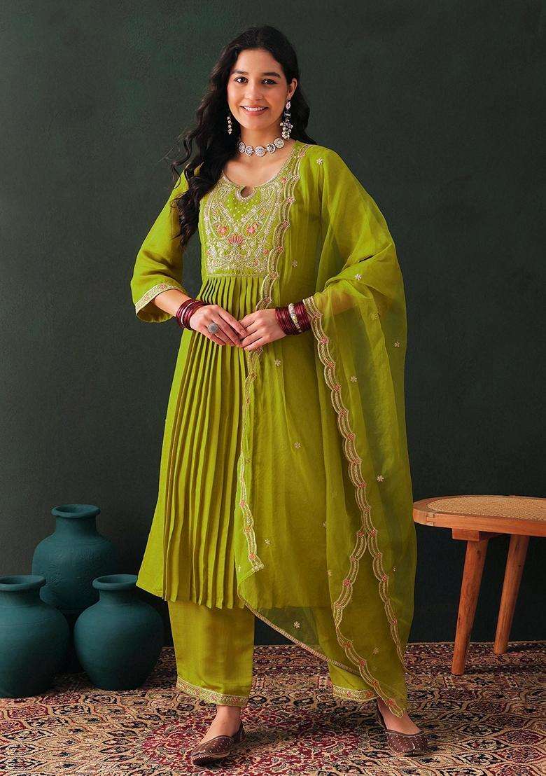 Green Embroidery Silk Blend Kurta Set - Indya