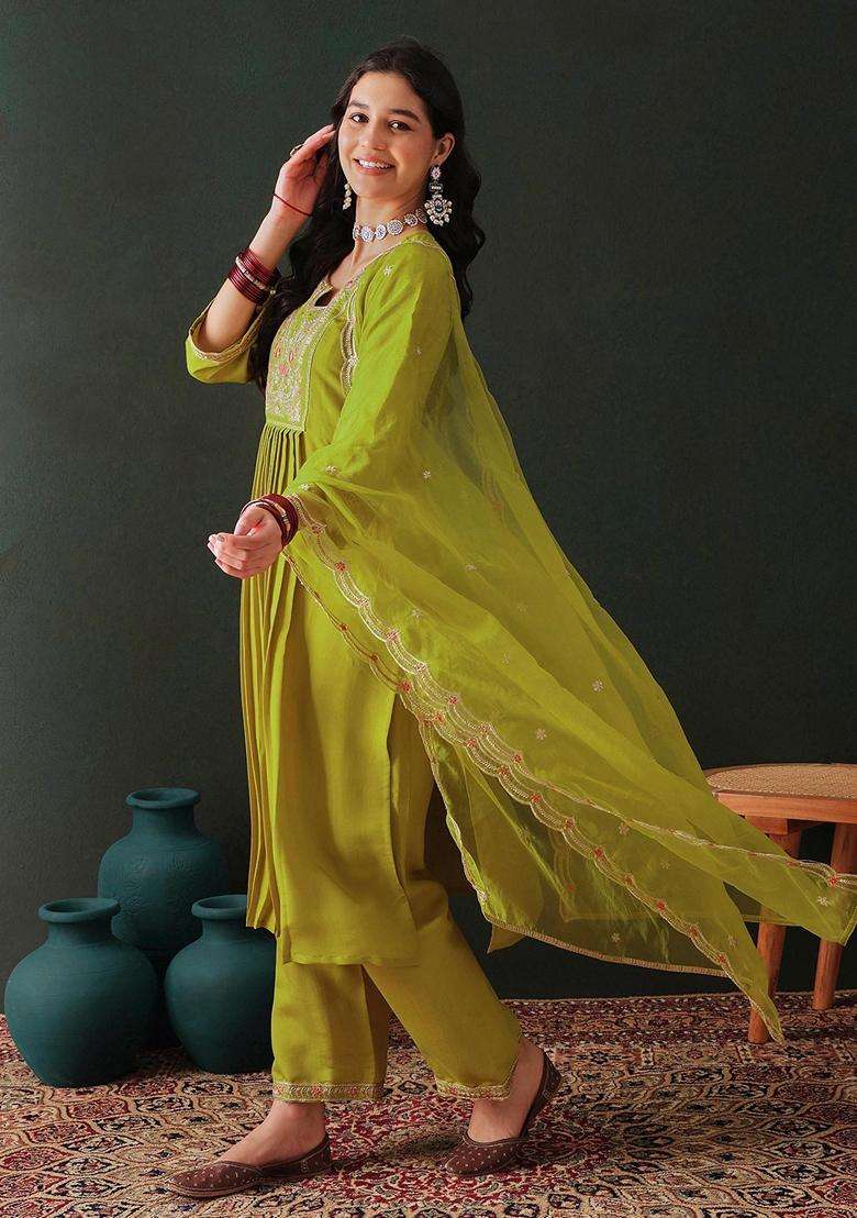 Green Embroidery Silk Blend Kurta Set - Indya