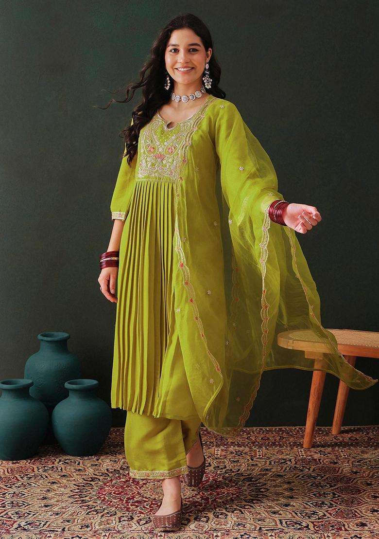 Green Embroidery Silk Blend Kurta Set - Indya