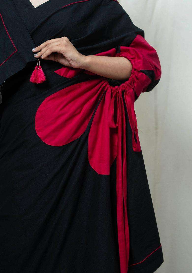 Bold Black Daisy Floral Saree without Blouse for Women Party Wear - Indya