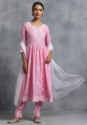 Pink Thread Embroidered Muslin Kurta With Pants And Organza Dupatta (Set of 3)