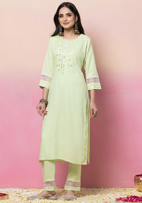 Women Green Thread Embroidered Rayon Kurta