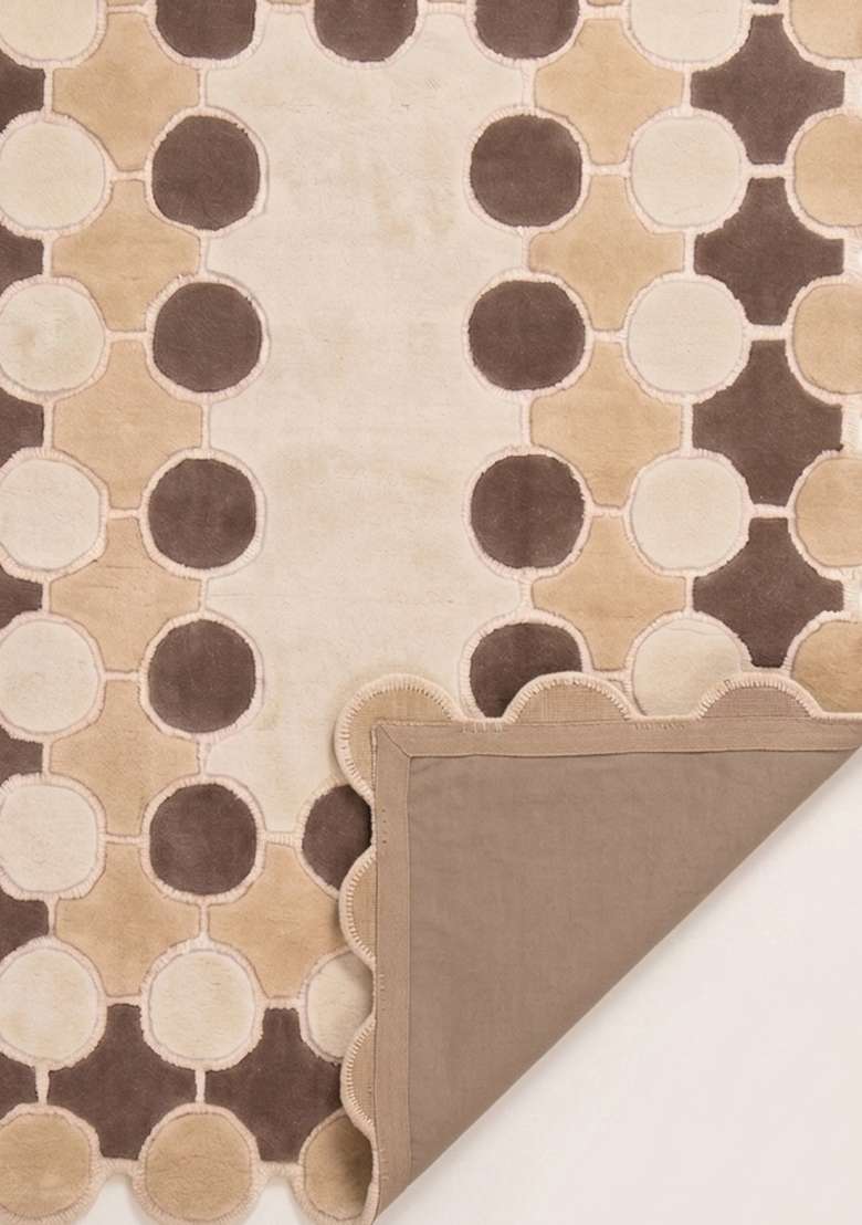 Saffron Rugs Ivory Mid Century Modern Polka Dot Hand Tufted Wool Scalloped Rug - Indya