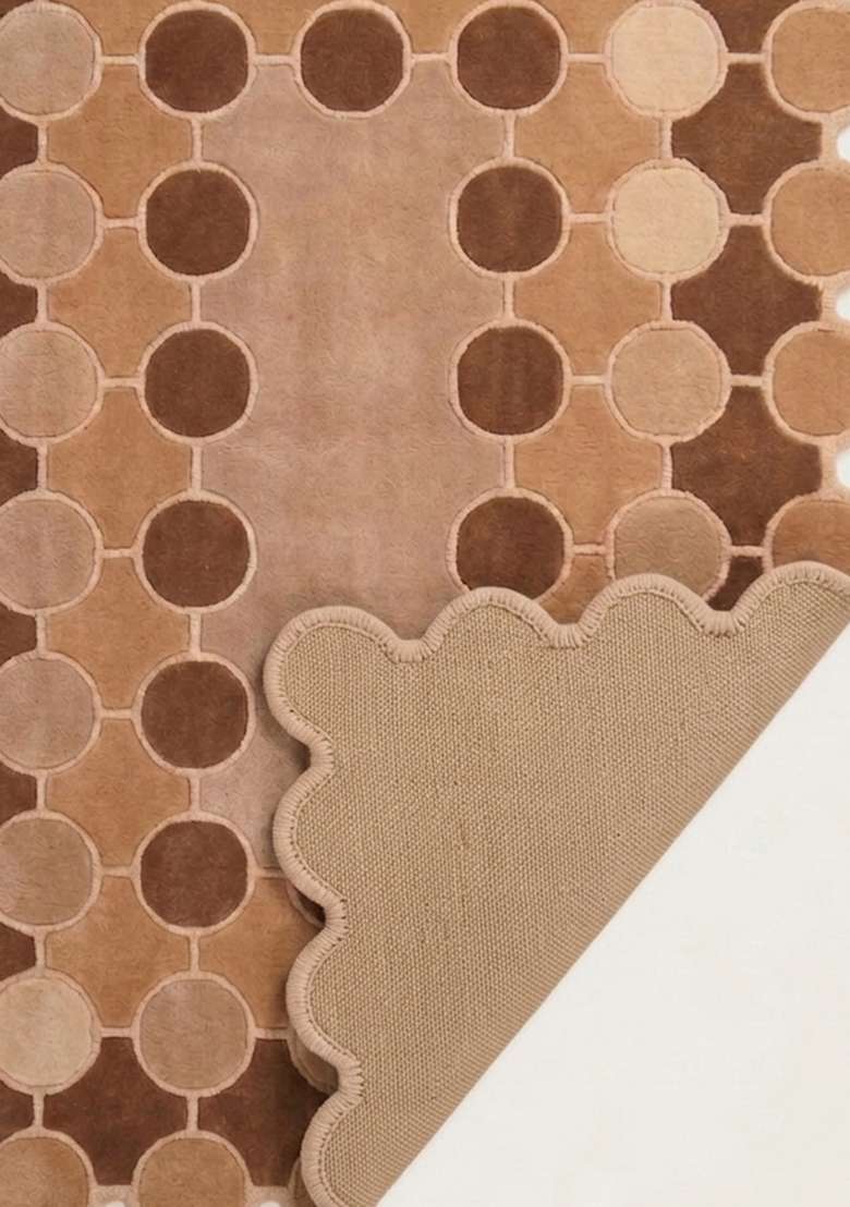 Saffron Rugs Warm Camel Mid Century Modern Polka Dot Hand Tufted Wool Scalloped Rug - Indya