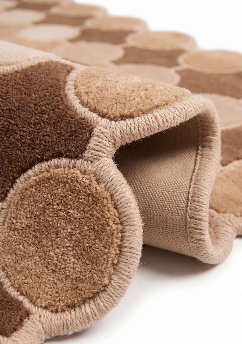 Saffron Rugs Warm Camel Mid Century Modern Polka Dot Hand Tufted Wool Scalloped Rug - Indya