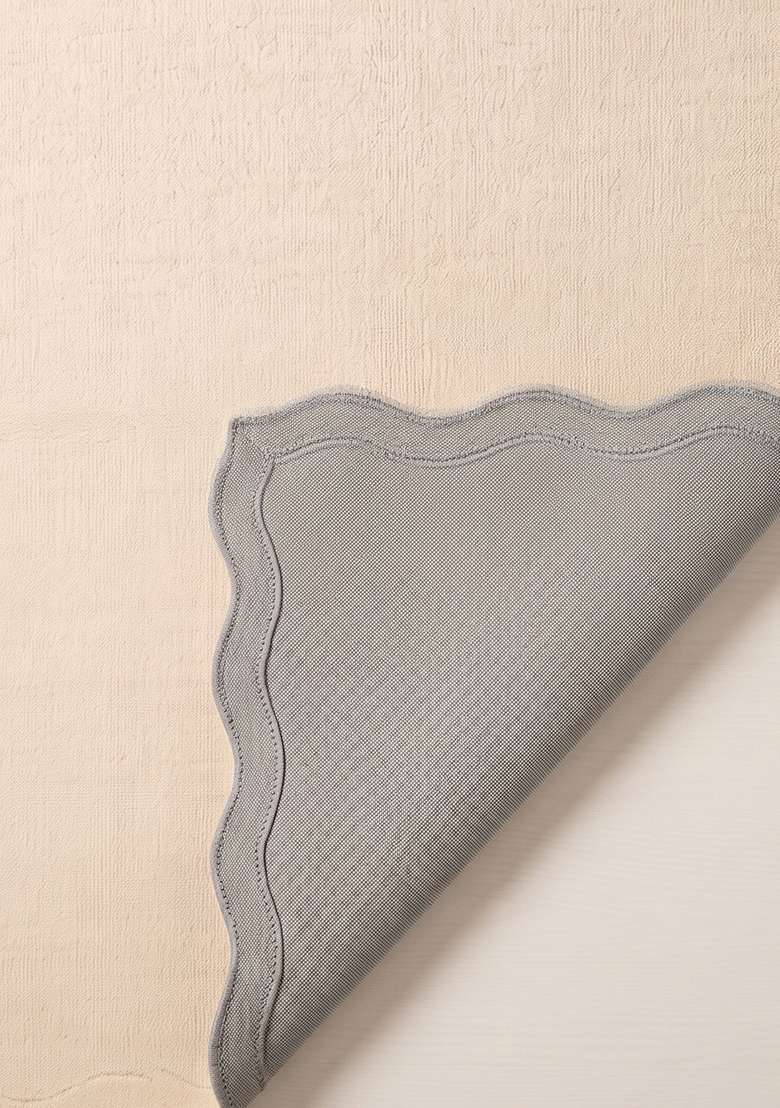 100% Wool Handmade Warm Ivory Rug | Minimalist Solid Scalloped Carpet With Cotton Backing For Living Room - Indya
