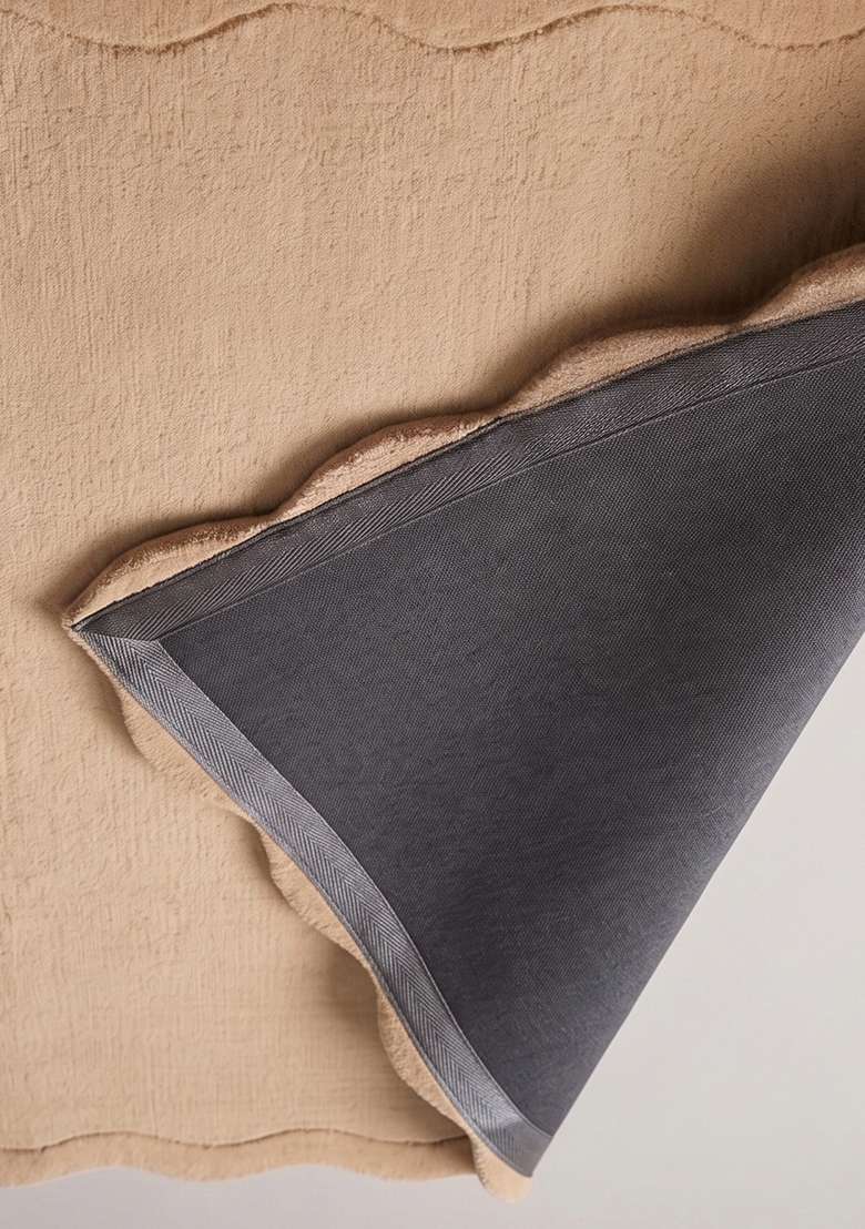 100% Wool Handmade Warm Camel Rug | Minimalist Solid Scalloped Carpet With Cotton Backing For Living Room - Indya