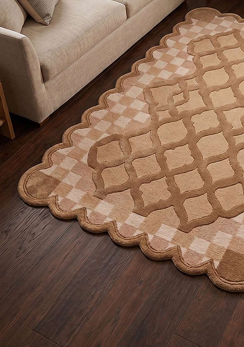 Saffron Rugs Warm Camel Moroccan Trellis Hand Tufted Wool Scalloped Rug - Indya