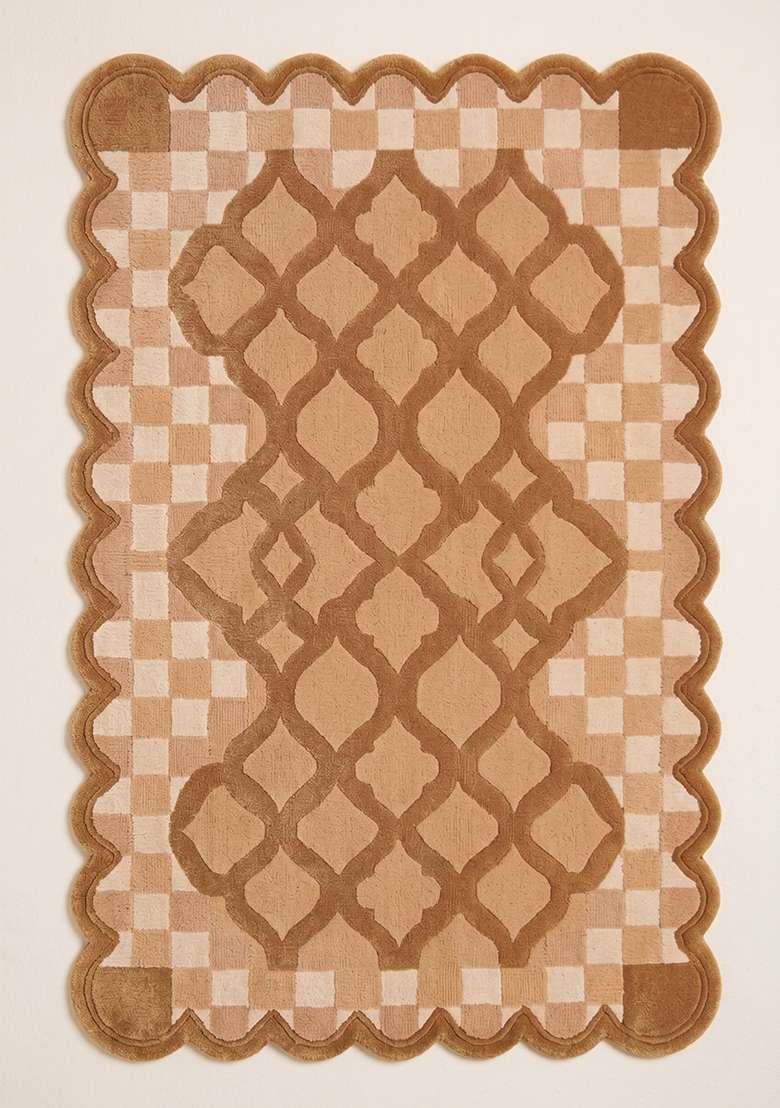 Saffron Rugs Warm Camel Moroccan Trellis Hand Tufted Wool Scalloped Rug - Indya