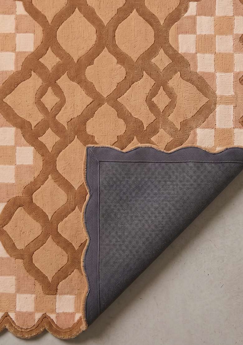 Saffron Rugs Warm Camel Moroccan Trellis Hand Tufted Wool Scalloped Rug - Indya