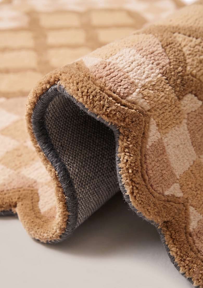 Saffron Rugs Warm Camel Moroccan Trellis Hand Tufted Wool Scalloped Rug - Indya
