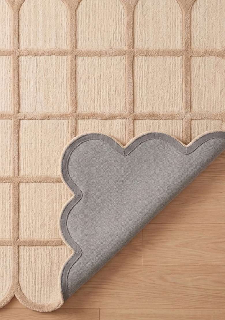 Saffron Rugs Ivory Beige Mid Century Modern Trellis Hand Tufted Wool Scalloped Rug - Indya