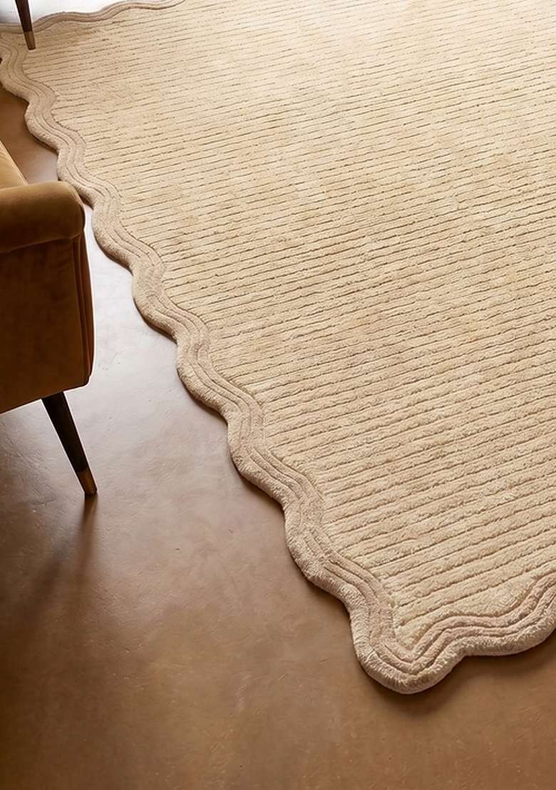 Saffron Rugs Cream Contemporary Solid Hand Tufted Wool Scalloped Rug - Indya