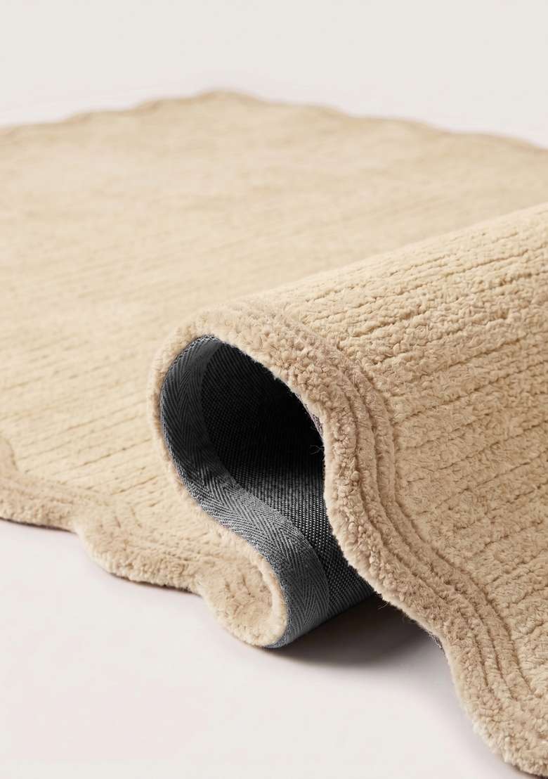 Saffron Rugs Cream Contemporary Solid Hand Tufted Wool Scalloped Rug - Indya