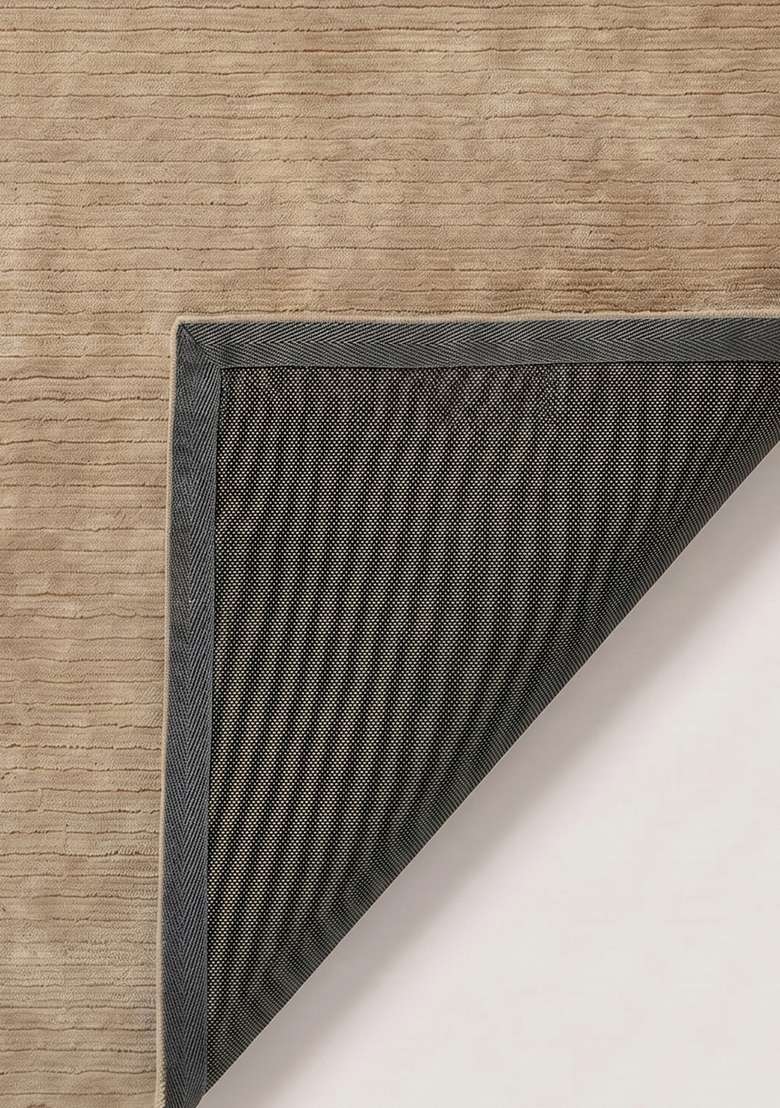 100% Wool Handmade Sandy Beige Rug | Contemporary Solid Scalloped Carpet With Cotton Backing For Living Room - Indya