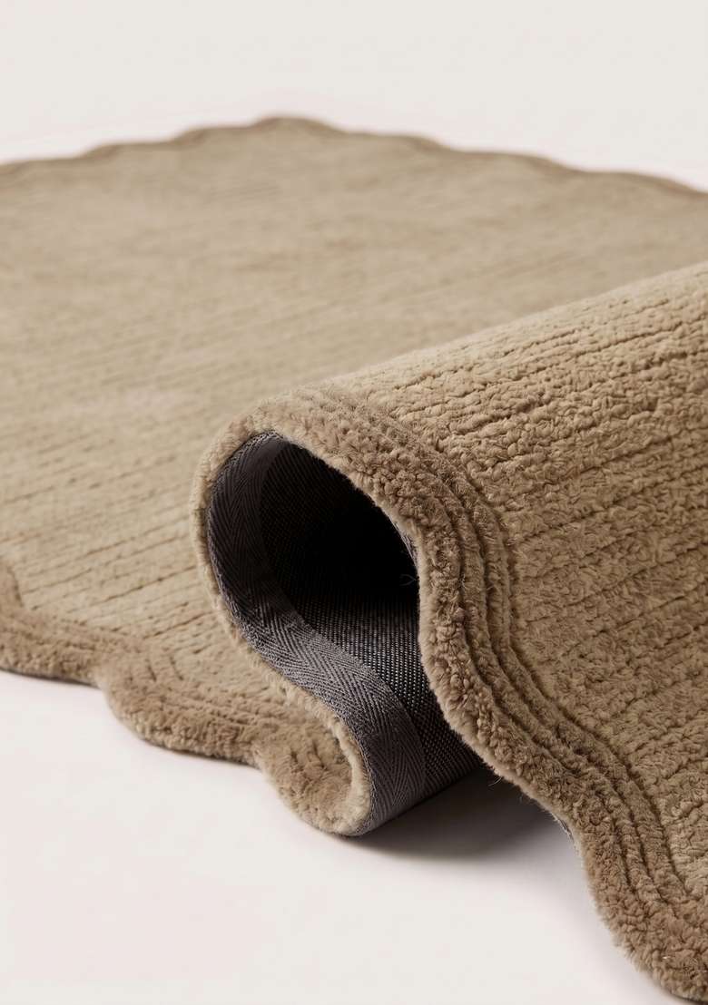 100% Wool Handmade Sandy Beige Rug | Contemporary Solid Scalloped Carpet With Cotton Backing For Living Room - Indya
