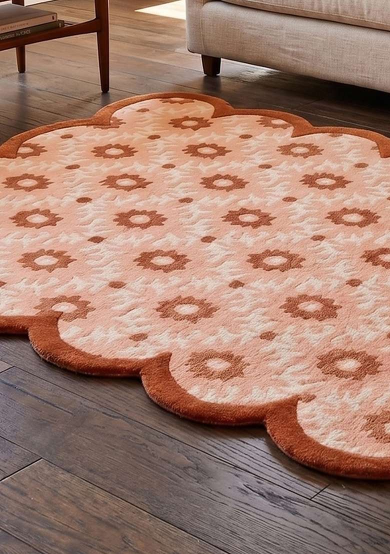 100% Wool Handmade Coral Peach Rug | Cottage Floral Scalloped Carpet With Cotton Backing For Living Room - Indya