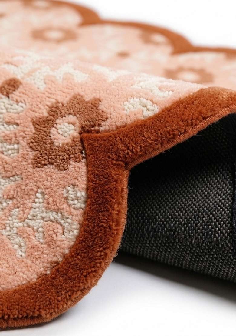 100% Wool Handmade Coral Peach Rug | Cottage Floral Scalloped Carpet With Cotton Backing For Living Room - Indya