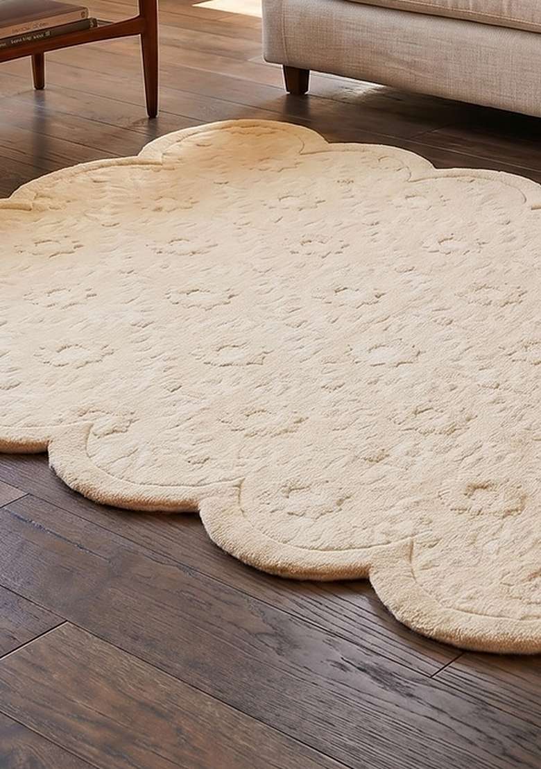 100% Wool Handmade Ivory Cream Rug | Cottage Floral Scalloped Carpet With Cotton Backing For Living Room - Indya
