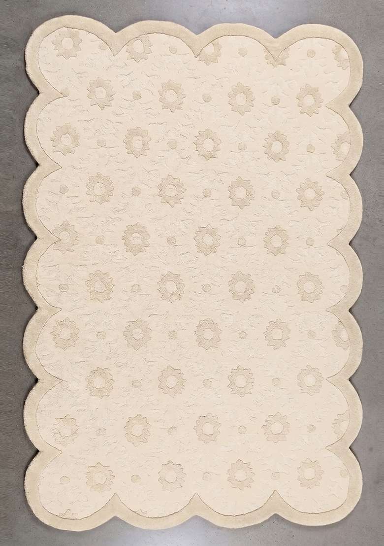 100% Wool Handmade Ivory Cream Rug | Cottage Floral Scalloped Carpet With Cotton Backing For Living Room - Indya