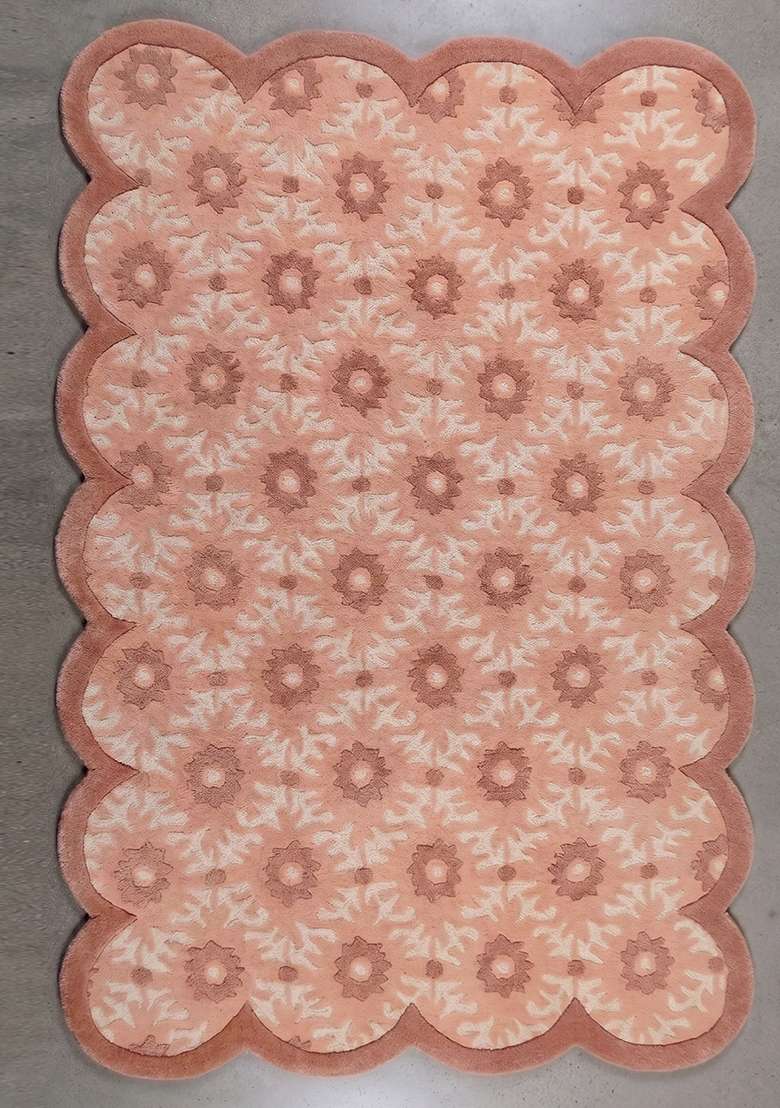 100% Wool Handmade Dusty Pink Rug | Cottage Floral Scalloped Carpet With Cotton Backing For Living Room - Indya