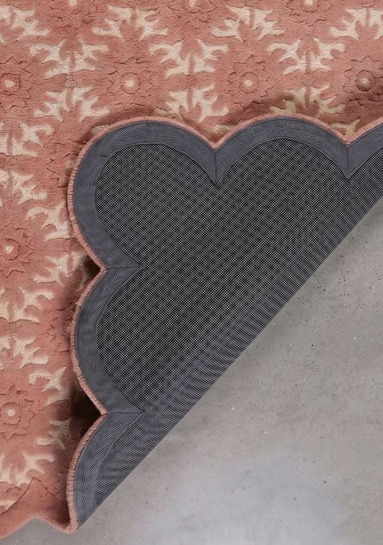 100% Wool Handmade Dusty Pink Rug | Cottage Floral Scalloped Carpet With Cotton Backing For Living Room - Indya