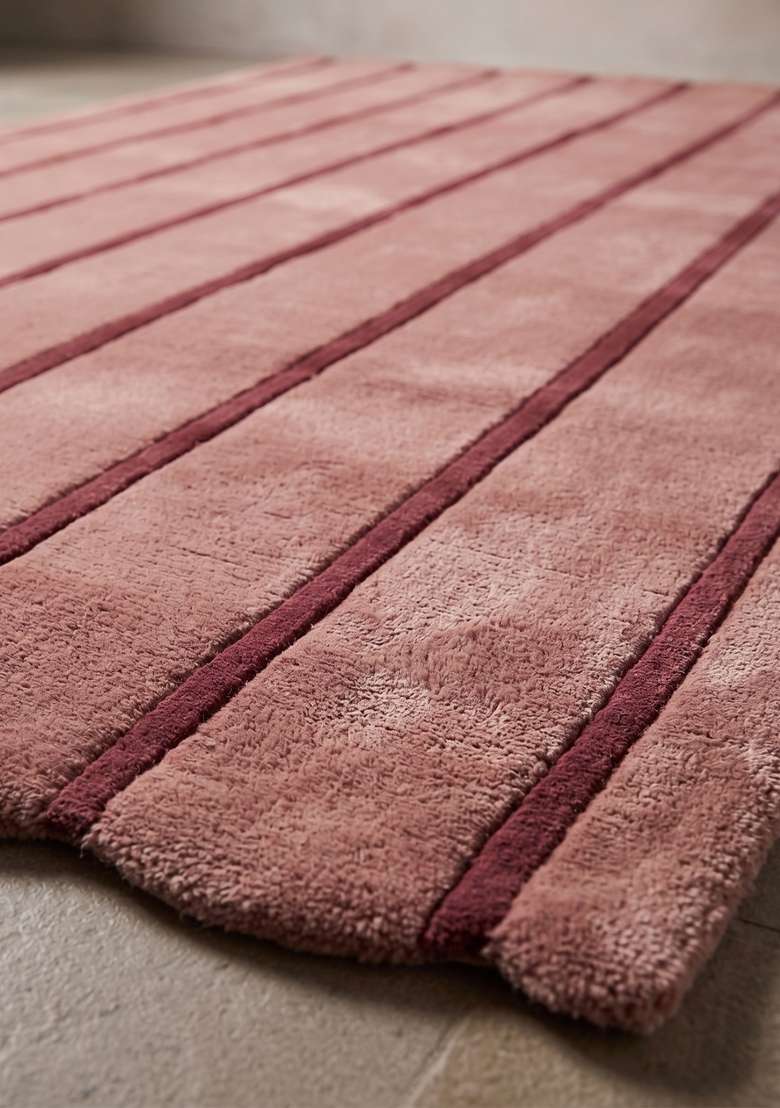 100% Wool Handmade Blush Pink Rug | Contemporary Striped Scalloped Carpet With Cotton Backing For Living Room - Indya