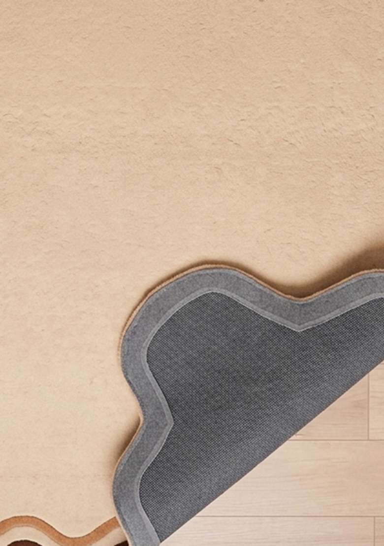 100% Wool Handmade Ivory Rug | Contemporary Solid Scalloped Carpet With Cotton Backing For Living Room - Indya