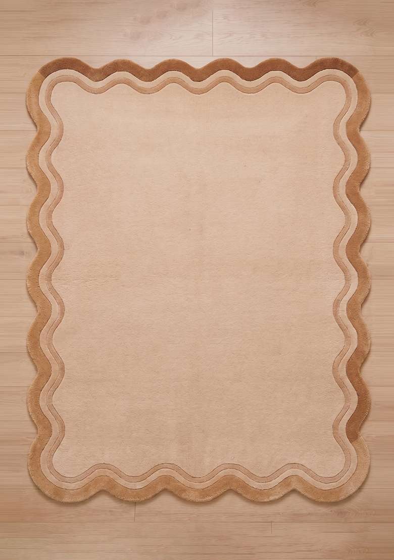 100% Wool Handmade Camel Tan Rug | Contemporary Solid Scalloped Carpet With Cotton Backing For Living Room - Indya