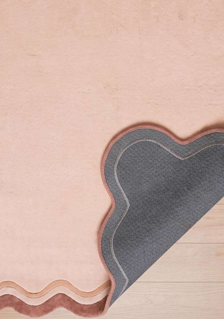 100% Wool Handmade Pink Rug | Contemporary Solid Scalloped Carpet With Cotton Backing For Living Room - Indya