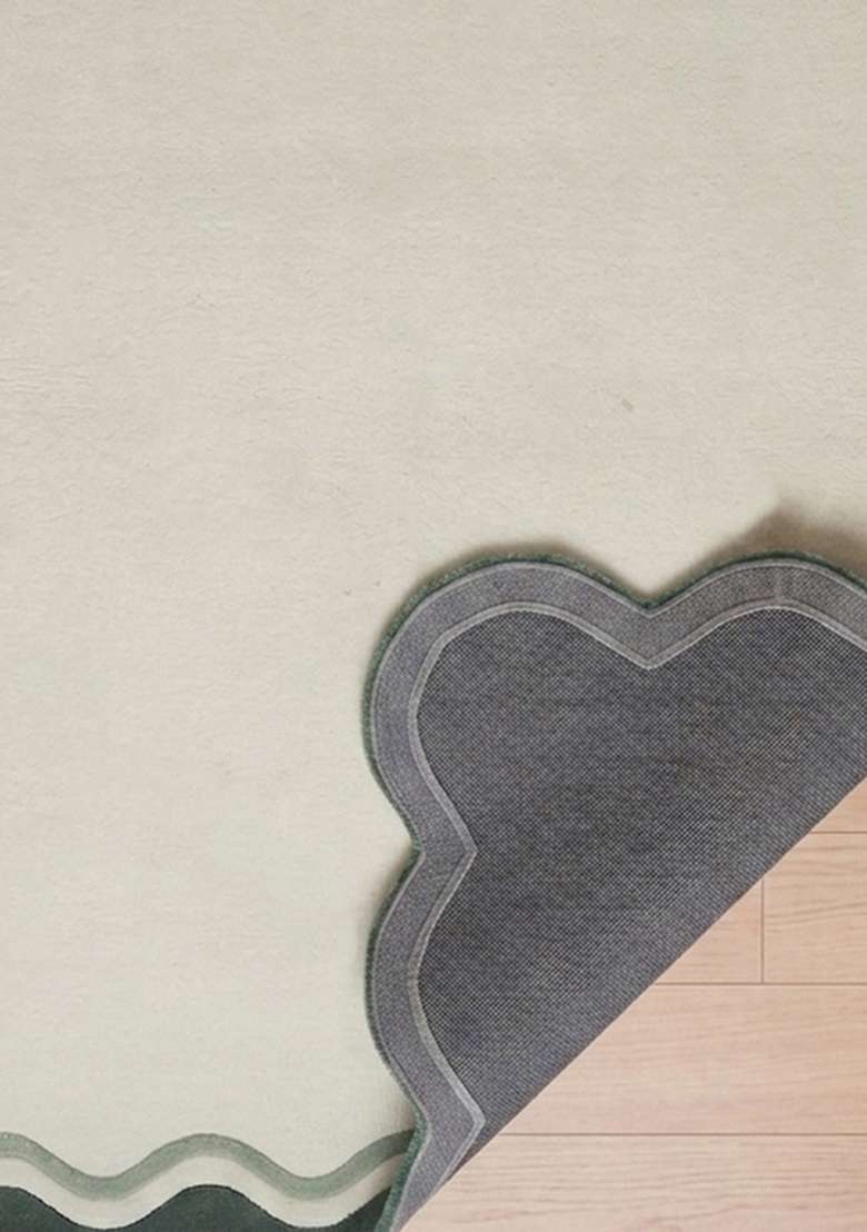 100% Wool Handmade Soft Sage Green Rug | Contemporary Solid Scalloped Carpet With Cotton Backing For Living Room - Indya