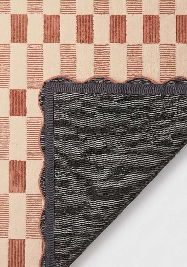 100% Wool Handmade Terracotta Orange Rug | Contemporary Checkered Scalloped Carpet With Cotton Backing For Living Room - Indya